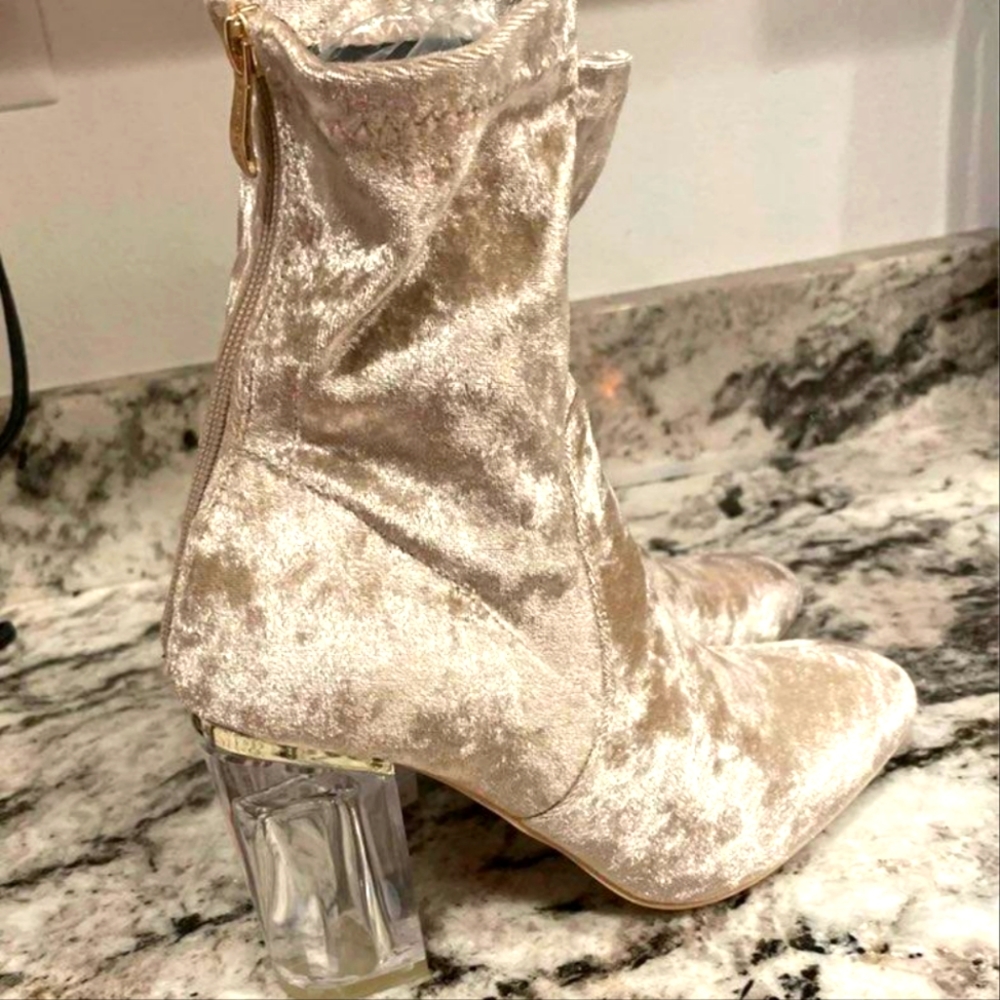 Crushed velvet womans ankle boots